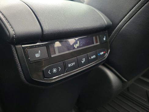 Used 2021 Toyota Highlander Platinum image 14