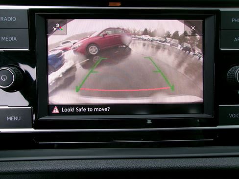 Used 2020 Volkswagen Jetta SE w/ SE Cold Weather Package image 17