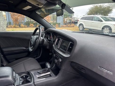 Used 2020 Dodge Charger SXT w/ Blacktop Package image 10