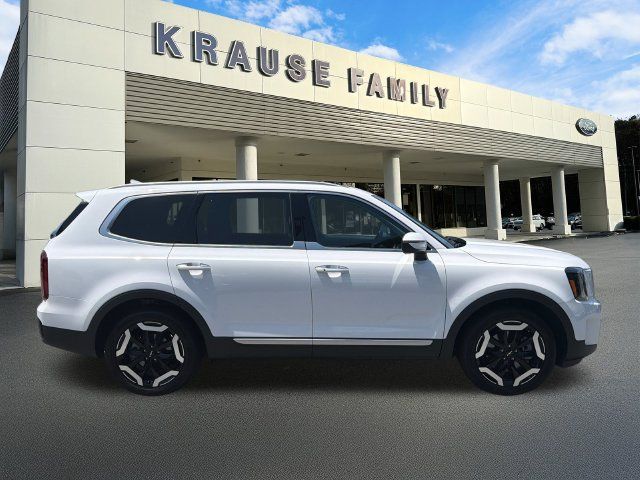 Used 2024 Kia Telluride S w/ S Sunroof Package FWD image 9