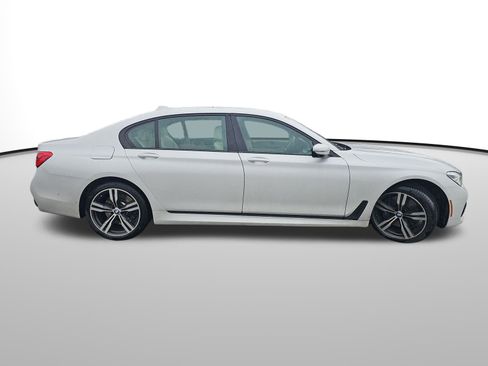 Used 2017 BMW 750i image 6