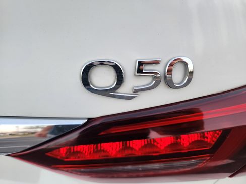 Used 2019 INFINITI Q50 Luxe w/ Essential Package (3.0T Luxe) image 9