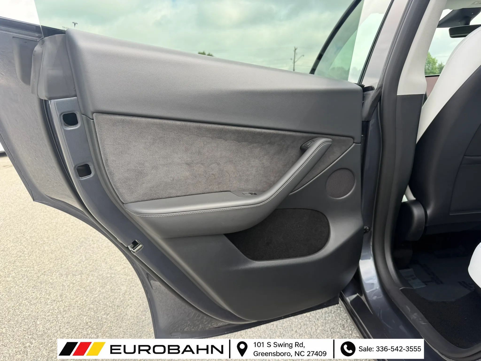 Used 2023 Tesla Model Y Performance AWD/4WD image 10