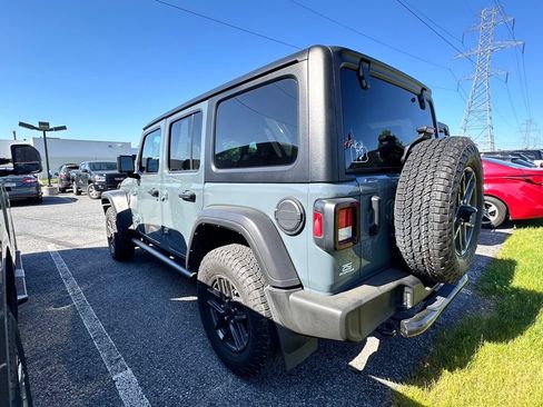 Used 2024 Jeep Wrangler Unlimited Sport AWD/4WD image 3