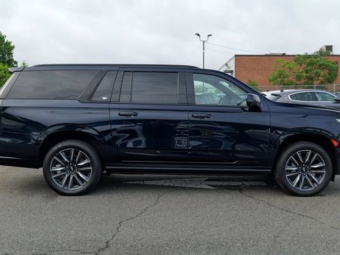 Used 2023 Cadillac Escalade ESV Sport w/ Touring Package AWD/4WD image 8