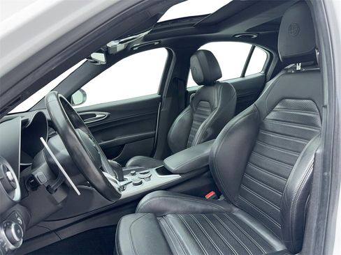 Used 2023 Alfa Romeo Giulia Veloce image 21