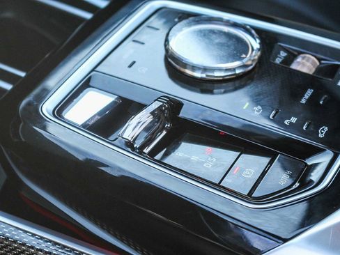 Used 2023 BMW 760i xDrive w/ Luxury Rear Seating Package image 19