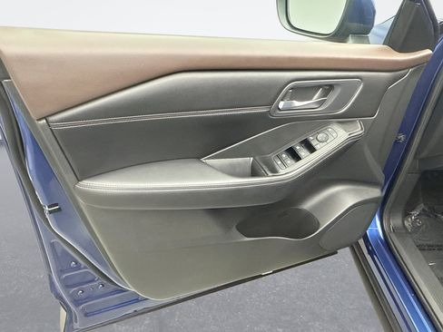 Used 2023 Nissan Rogue SV w/ SV Premium B Package image 9