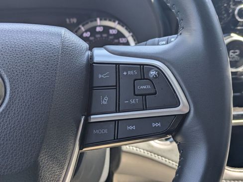 Used 2024 Toyota Highlander LE image 23