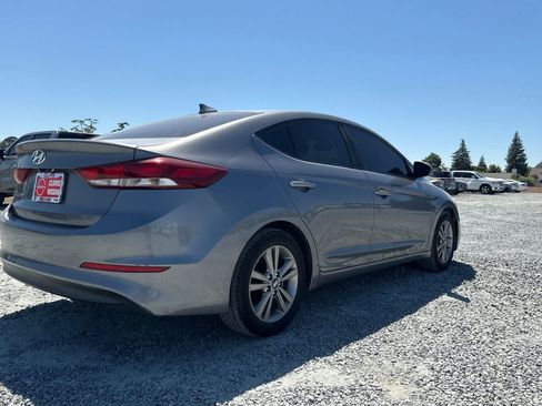 Used 2017 Hyundai Elantra SE FWD image 3