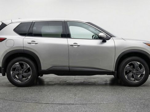 Used 2025 Nissan Rogue SV image 11