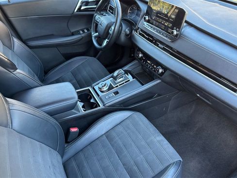 Used 2024 Mitsubishi Outlander FWD image 23