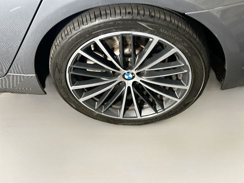Used 2021 BMW 530i w/ Premium Package image 10