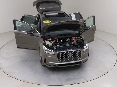 Used 2025 Lincoln Corsair Grand Touring w/ Towing Package image 46