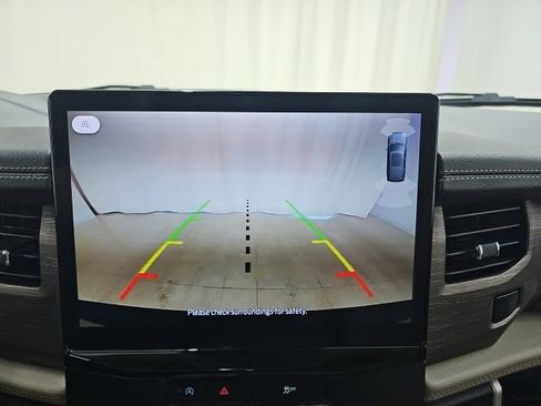 Used 2023 Ford Expedition Limited image 8