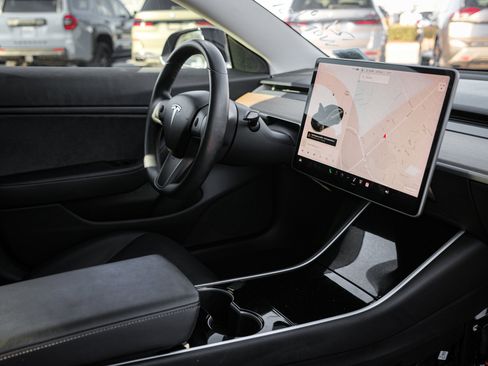 Used 2018 Tesla Model 3 Long Range image 32