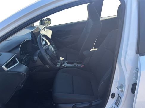 Used 2025 Toyota Corolla LE FWD image 9
