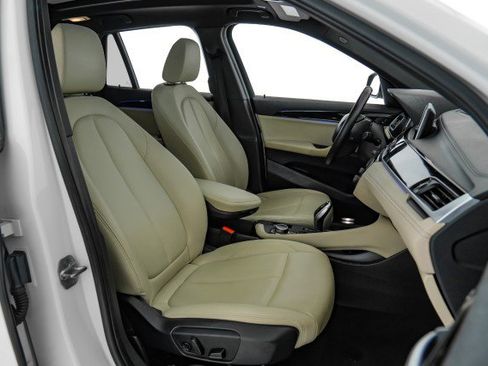 Used 2022 BMW X1 xDrive28i w/ Premium Package image 32