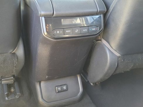 Used 2021 Toyota Highlander XLE image 13