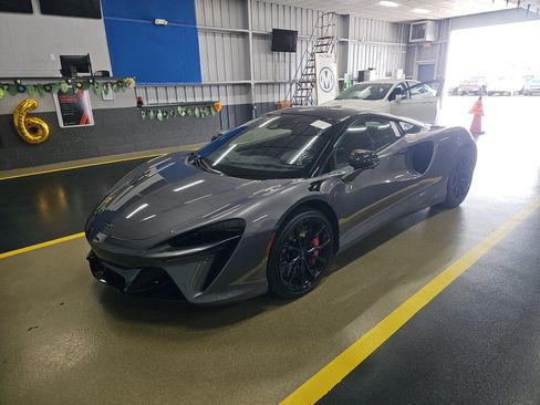 Used 2023 McLaren Artura RWD image 5