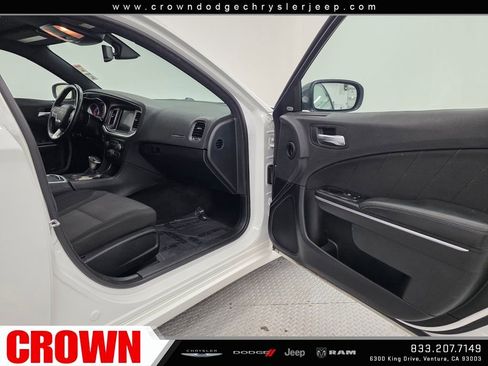 Used 2017 Dodge Charger SXT w/ Driver Confidence Group image 13