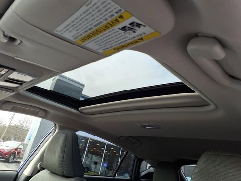 Used 2024 Subaru Crosstrek 2.0i Premium image 8