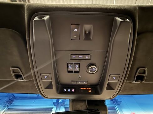 Used 2019 Cadillac Escalade Platinum image 33