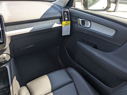 New 2025 Volvo XC40 B5 Ultra w/ Climate Package image 15
