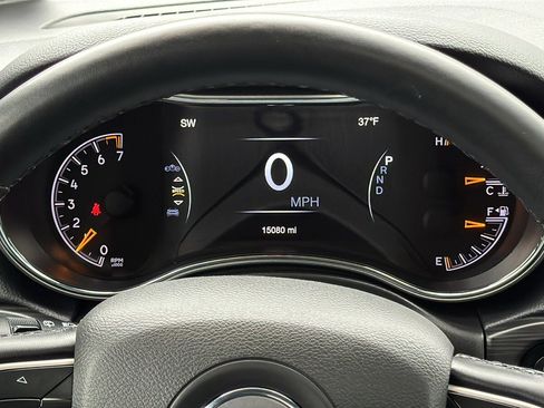 Certified 2022 Jeep Grand Cherokee Laredo X image 17