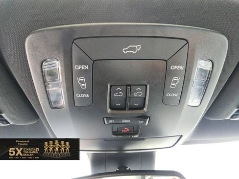 Used 2025 Toyota Sienna XSE w/ XSE Plus Package image 37