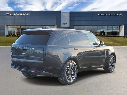 New 2026 Land Rover Range Rover Long Wheelbase SE image 3
