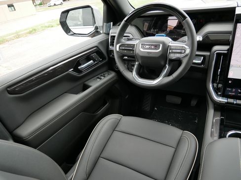 New 2026 GMC Yukon XL Elevation w/ Elevation Premium Package AWD/4WD image 13