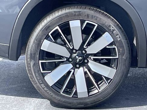 Used 2025 Mitsubishi Outlander SE image 9