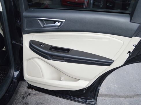 Used 2018 Ford Edge Titanium image 27