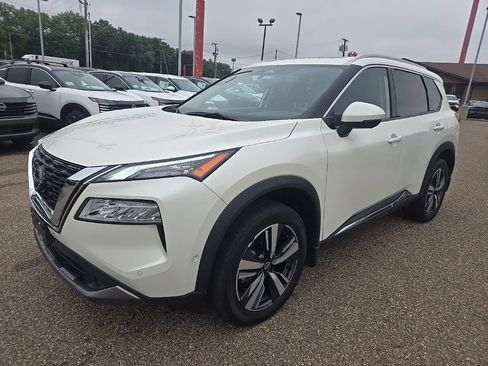 Used 2023 Nissan Rogue SL AWD/4WD image 3