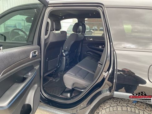 Used 2018 Jeep Grand Cherokee Laredo AWD/4WD image 13