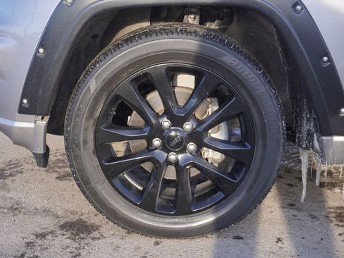 Used 2017 Jeep Grand Cherokee Altitude image 10