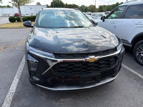 Used 2024 Chevrolet Trax LT FWD image 3