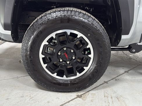Certified 2025 Toyota Tacoma TRD Off-Road image 22