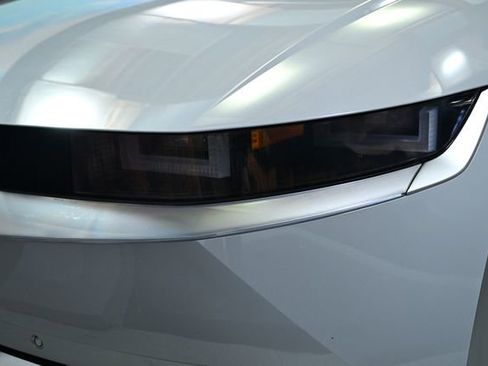 Used 2024 Hyundai Ioniq 5 Limited image 17