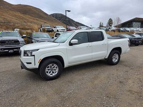 Used 2024 Nissan Frontier SV image 16