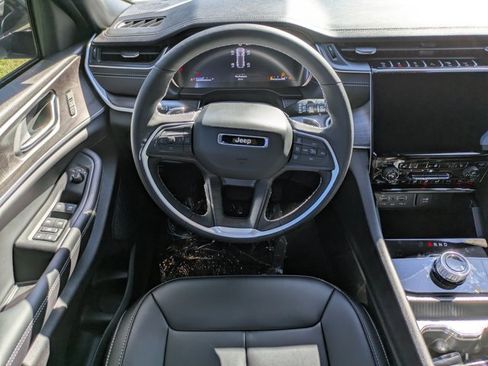 New 2025 Jeep Grand Cherokee Limited w/ Black Appearance Package image 14