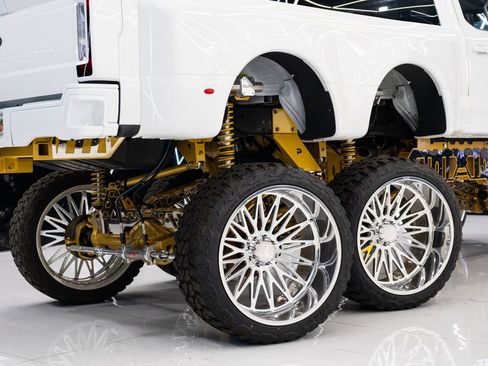 Used 2025 Ford F550 4x4 Crew Cab Super Duty image 12