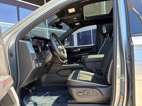 Used 2025 GMC Yukon XL AT4 Ultimate AWD/4WD image 11