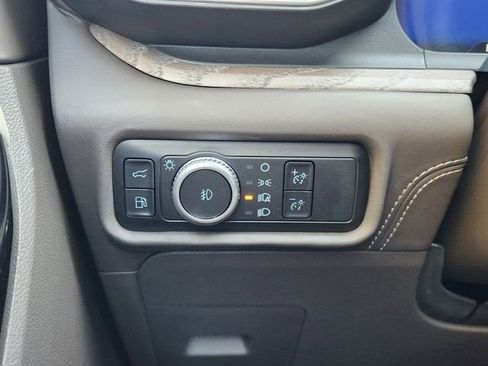 Used 2023 Ford Explorer Platinum w/ Premium Technology Package image 25