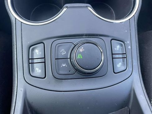 Used 2024 GMC Terrain SLE w/ Driver Convenience Package FWD image 30