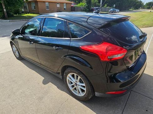 Used 2015 Ford Focus SE FWD image 3