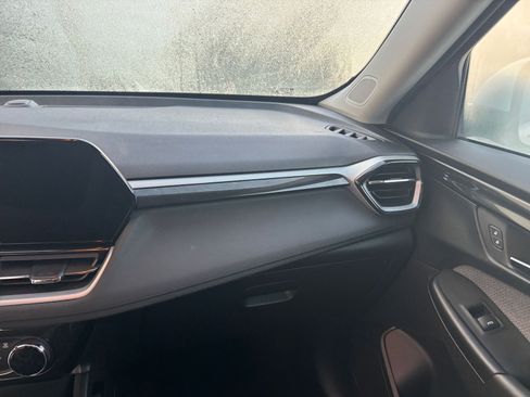 Used 2025 Chevrolet TrailBlazer LT image 35