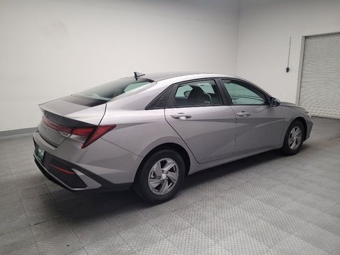 Used 2024 Hyundai Elantra SE FWD image 10