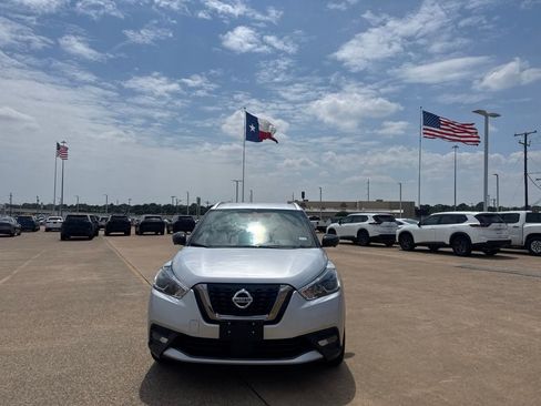 Certified 2020 Nissan Kicks SR FWD image 5